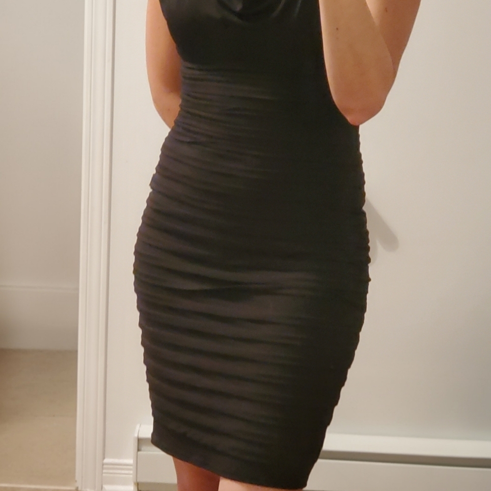 Simons Chic Black Ruched Midi Dress